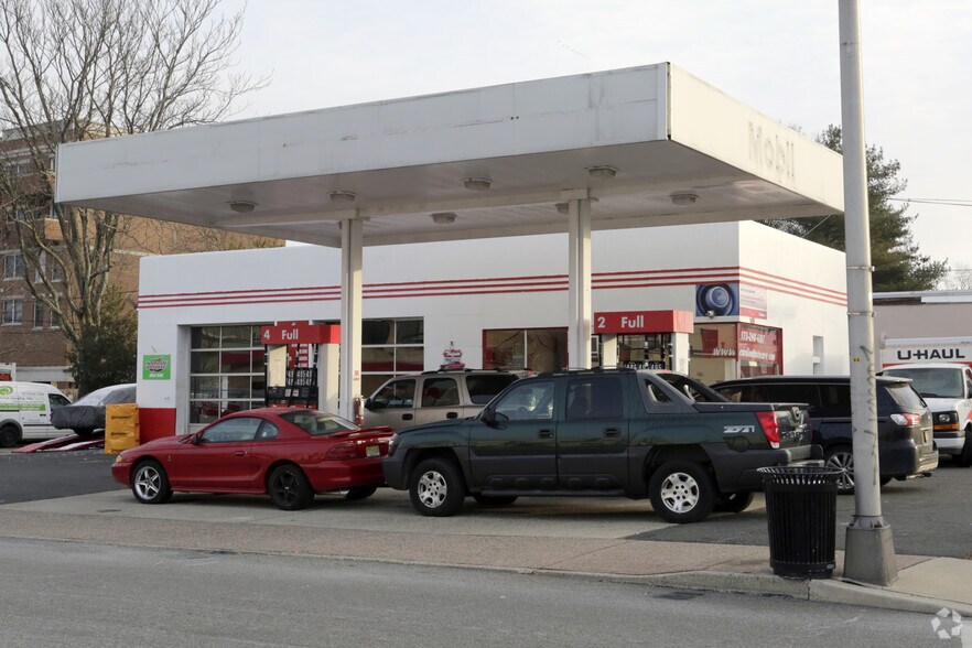 More Photos Of 11 Lakeside Ave, Pompton Lakes Service Station For Lease