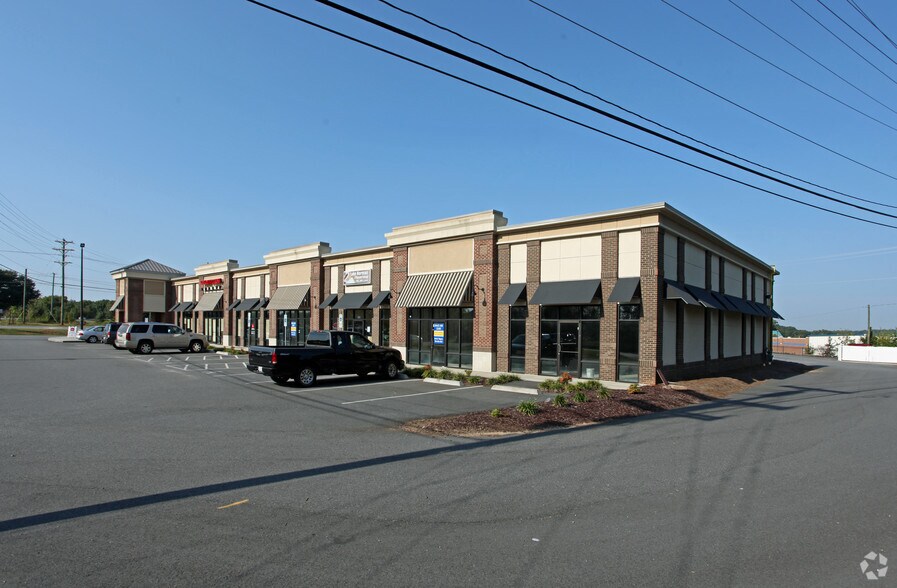 More Photos Of 117 N Pilot Knob Rd, Denver Unknown For Lease