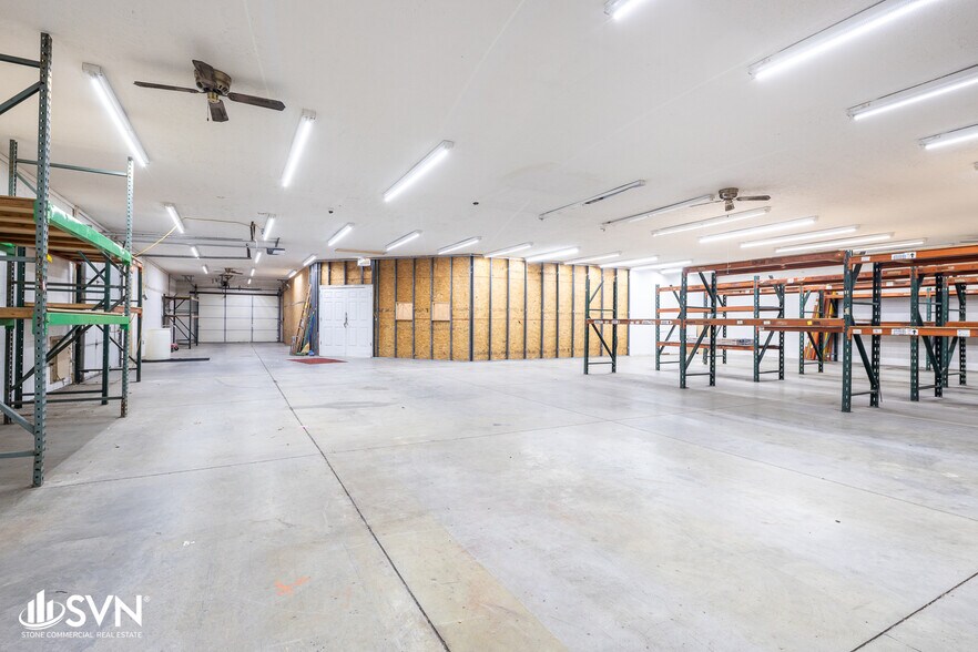 More Photos Of 881 Newtown Pike, Lexington Flex For Lease