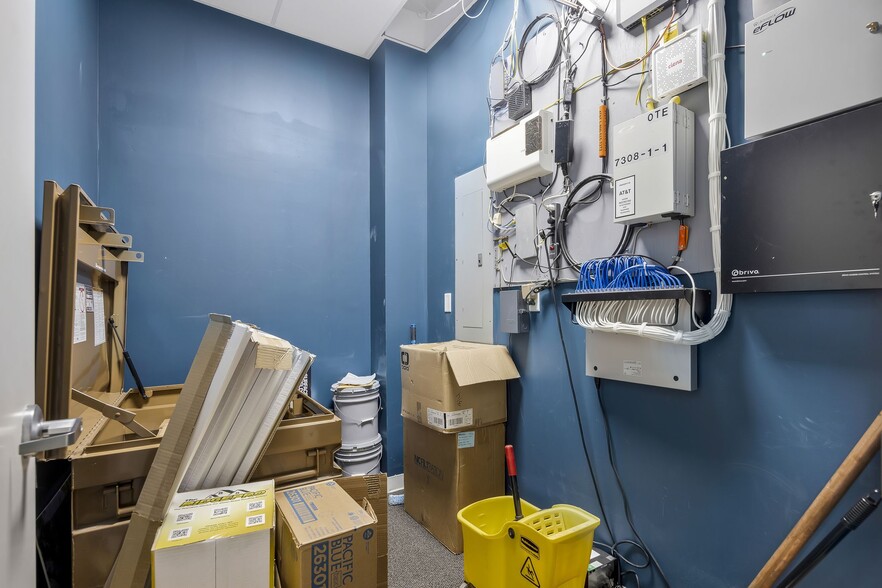 More Photos Of 7308 Shallowford Rd, Chattanooga Storefront Retail Office For Sale