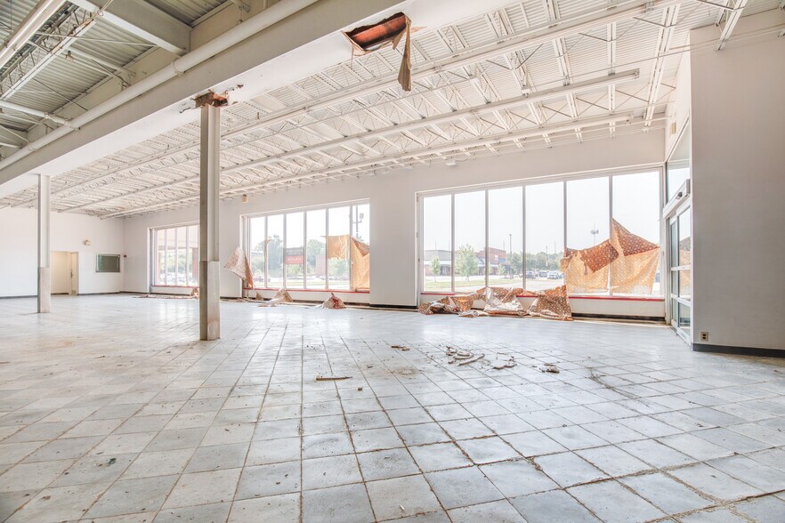 More Photos Of 2-78 Grandview Plaza Shopping Ctr, Florissant Unknown For Lease