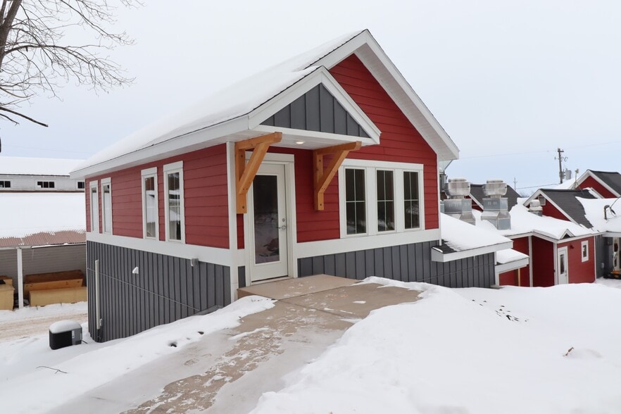 Primary Photo Of 257 Manypenny Ave, Bayfield Office For Lease