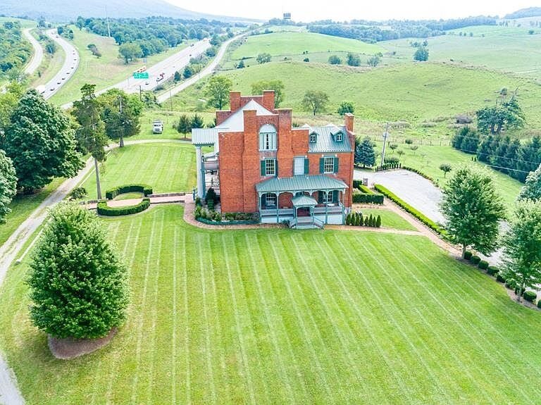 More Photos Of 325 Factory Outlet Dr, Max Meadows Specialty For Sale