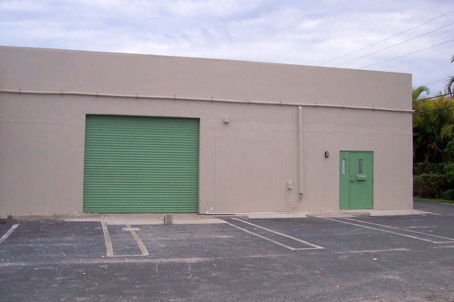 More Photos Of 2940 Commerce Park Dr, Boynton Beach Manufacturing For Lease