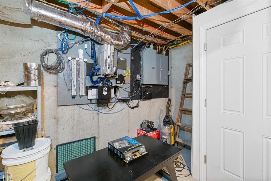 More Photos Of 3201 Lafayette Rd, Portsmouth Office For Sale