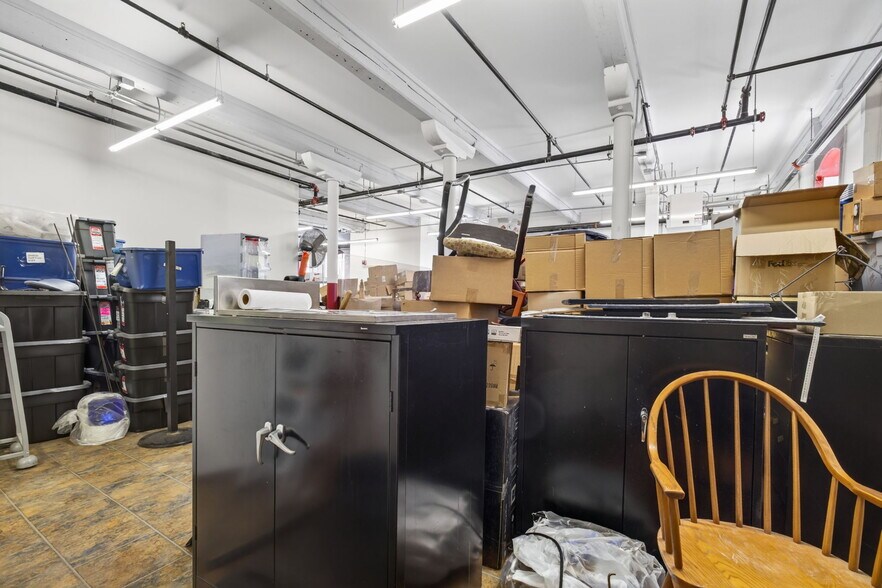 More Photos Of 420 Park St, Housatonic Flex For Sale