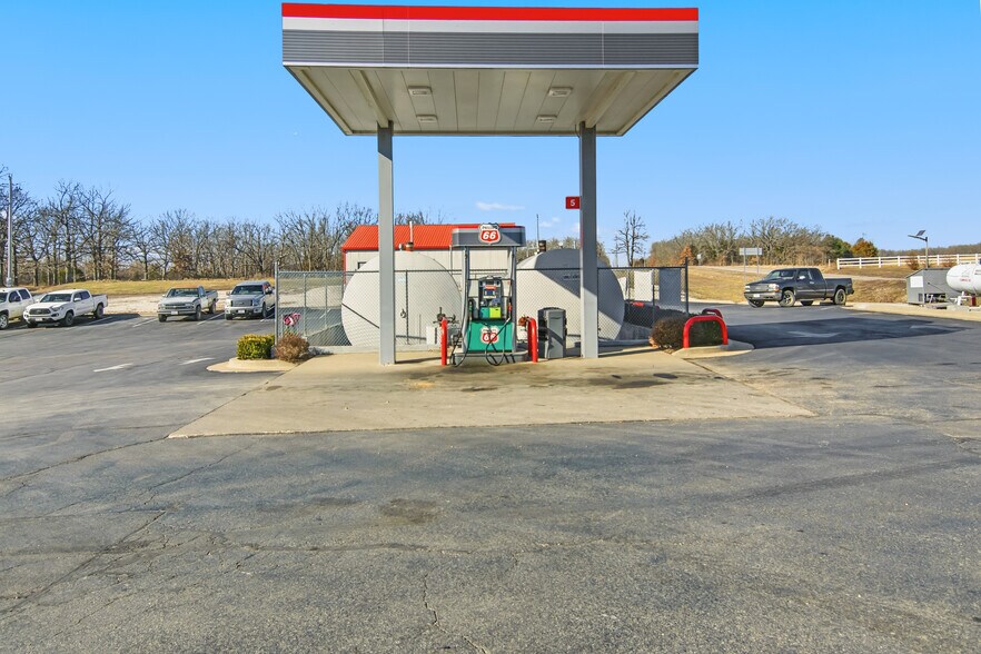 More Photos Of 7 Honey Springs Loop, Brumley Service Station For Sale