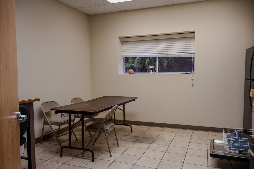 More Photos Of 114 W Drew St, Houston Office For Sale