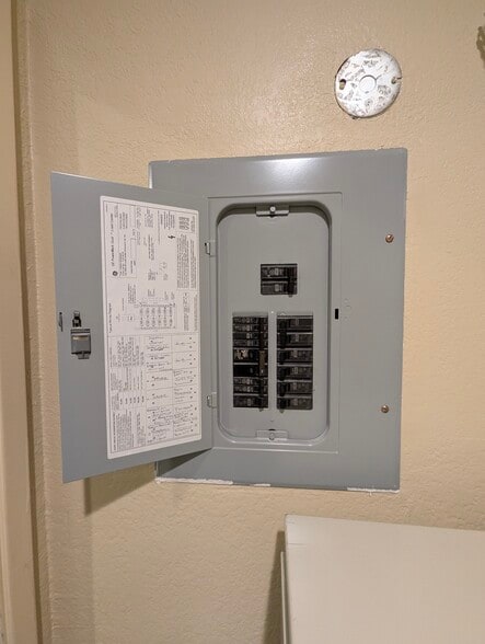 More Photos Of 465 March Ave, Healdsburg Medical For Sale