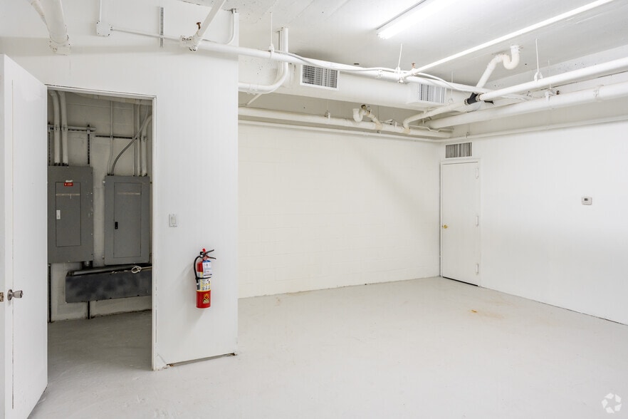 More Photos Of 137 Hudson St, New York Storefront For Lease