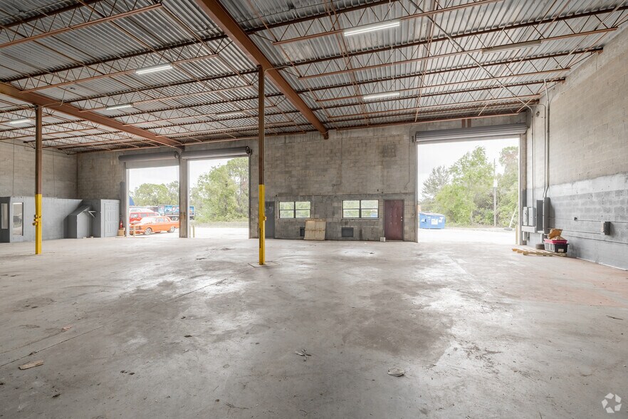 More Photos Of 1620-1646 SE Village Green Dr, Port, Port Saint Lucie Warehouse For Lease