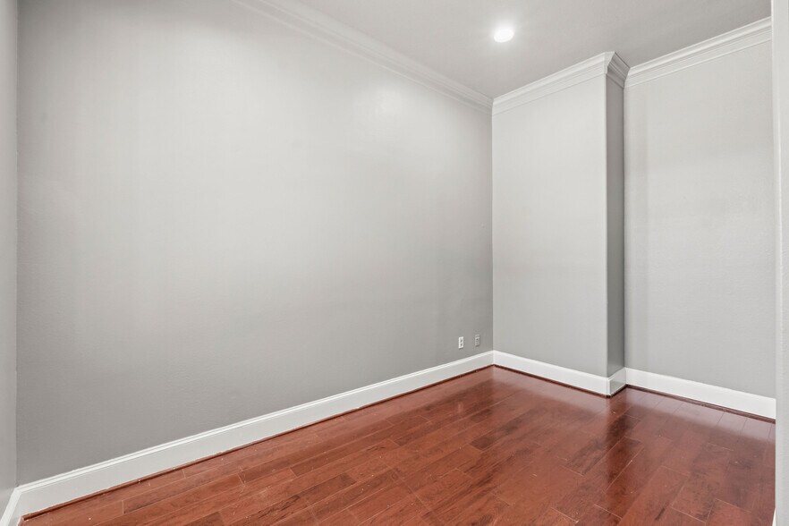 More Photos Of 25511 Budde Rd, The Woodlands Office For Lease