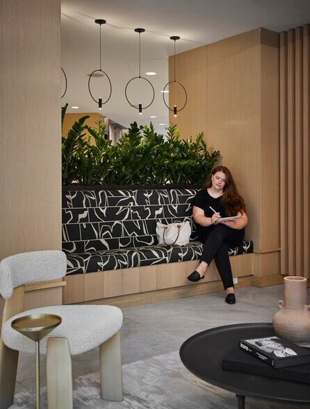 More Photos Of 2425 E Camelback Rd, Phoenix Office For Sale