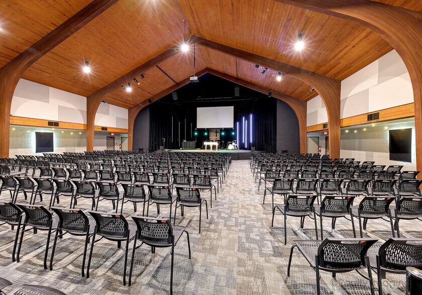 More Photos Of 18390 SW Farmington Rd, Aloha Religious Facility For Sale