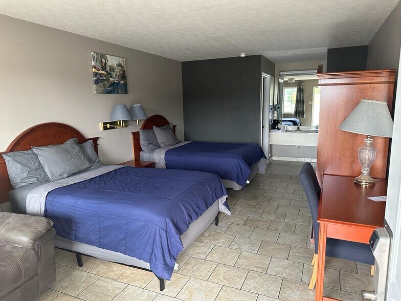 More Photos Of 1500 Edmonton Rd, Tompkinsville Hotel For Sale