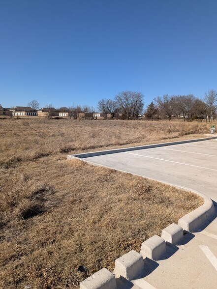 More Photos Of 1723 State 121 Hwy, Bonham Storefront Retail Office For Lease