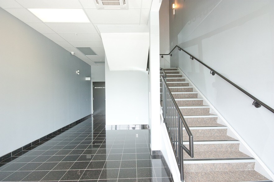 More Photos Of 30475 Cardinal Ave, Abbotsford Office For Sale