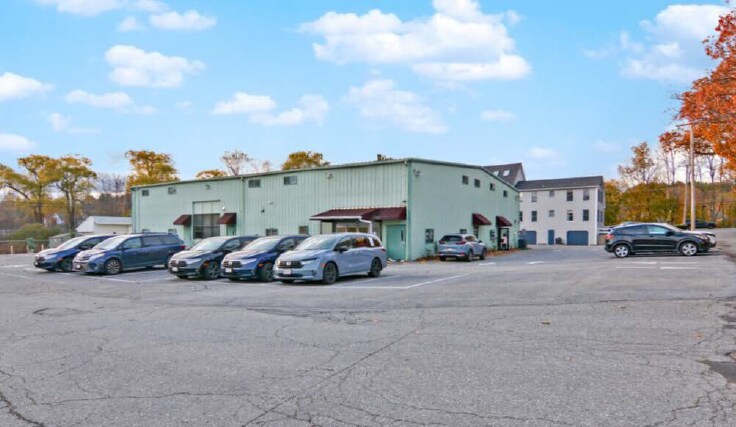 Primary Photo Of 17 Darrin Rd, Dracut Skilled Nursing Facility For Sale