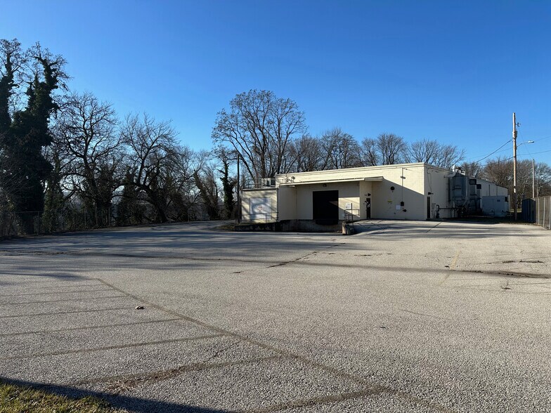 More Photos Of 610 W Church Ave, York Flex For Lease