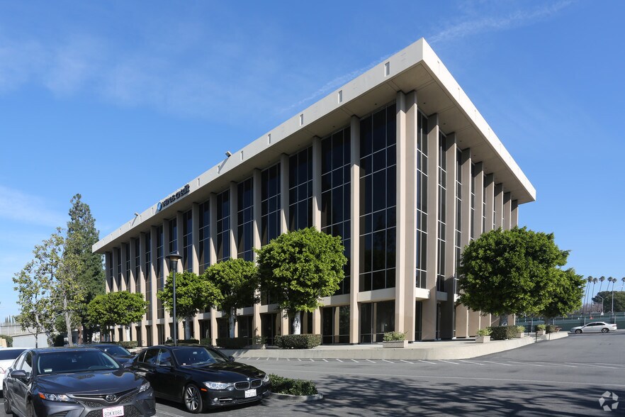 Primary Photo Of 2333 N Broadway, Santa Ana Office For Lease