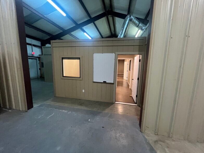 More Photos Of 1503 W Stan Schlueter Loop, Killeen Industrial For Lease