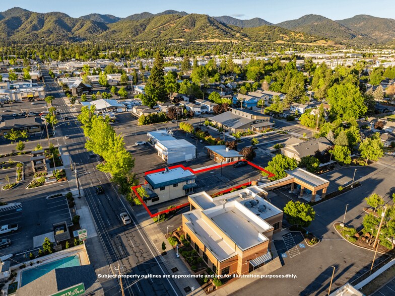 More Photos Of 735 SE 7th St, Grants Pass Office For Sale