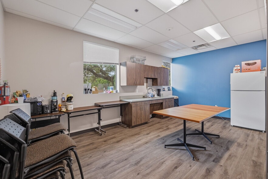 More Photos Of 10007 Huebner Rd, San Antonio Office For Sale