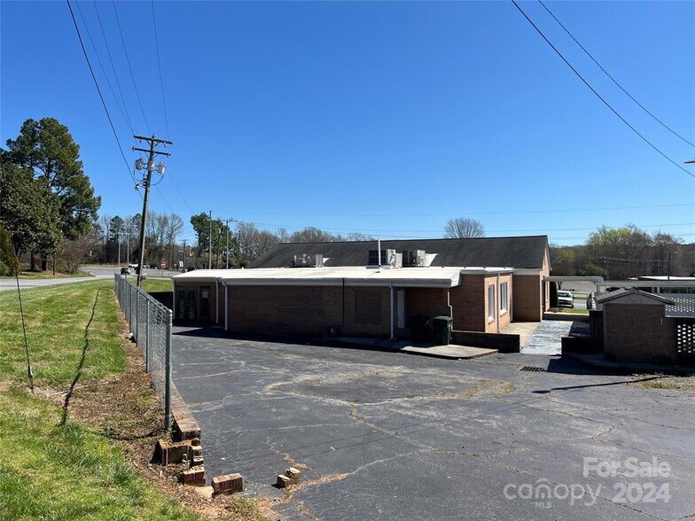 More Photos Of 604 Clark Dr, Lincolnton General Retail For Sale