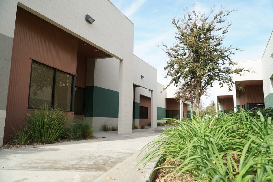 More Photos Of 1504 Columbia Ave, Riverside Manufacturing For Lease
