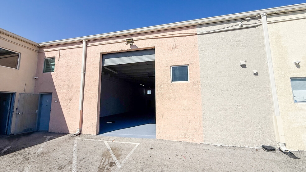 More Photos Of 7101 N Miami Ave, Miami Flex For Lease