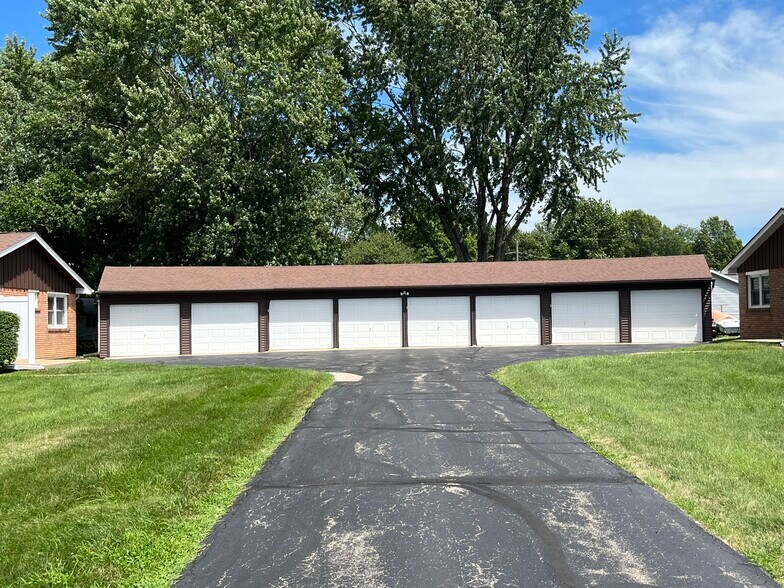 More Photos Of 215 E Division St, Amboy Post Office For Sale