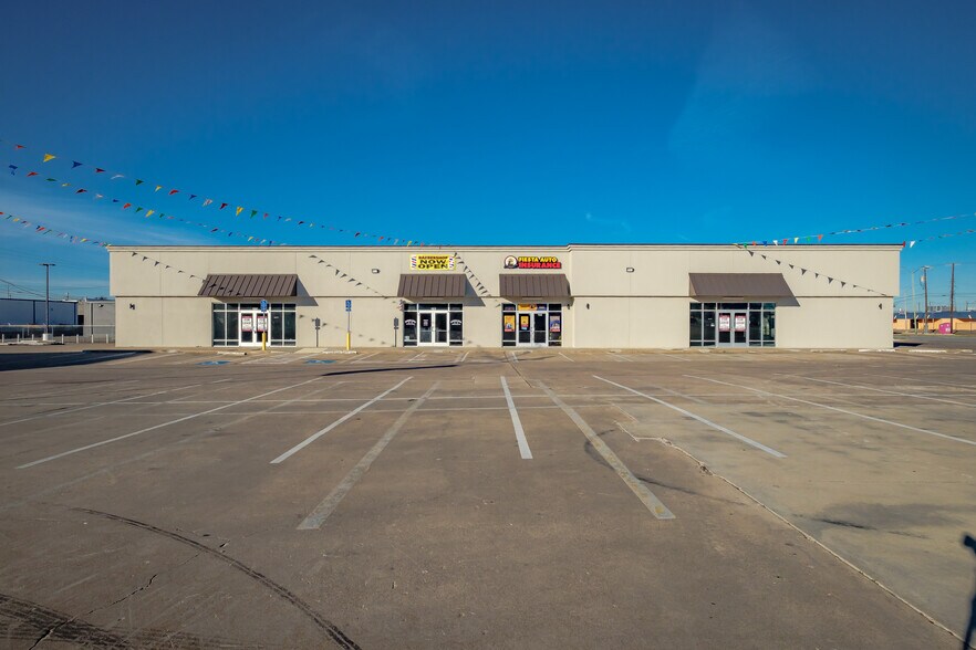 More Photos Of 2900 Walnut Hill Ln, Dallas Unknown For Lease