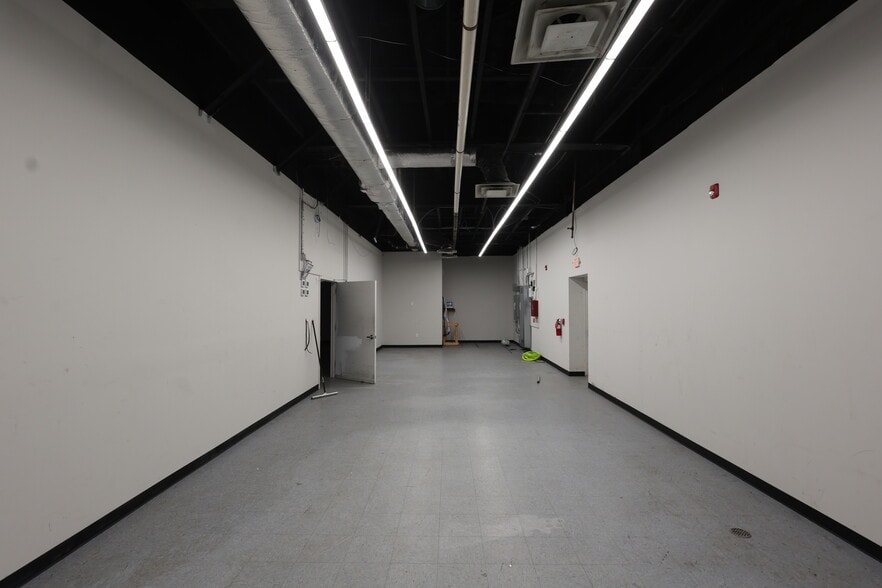 More Photos Of 1725 Dundalk Ave, Baltimore Convenience Store For Lease
