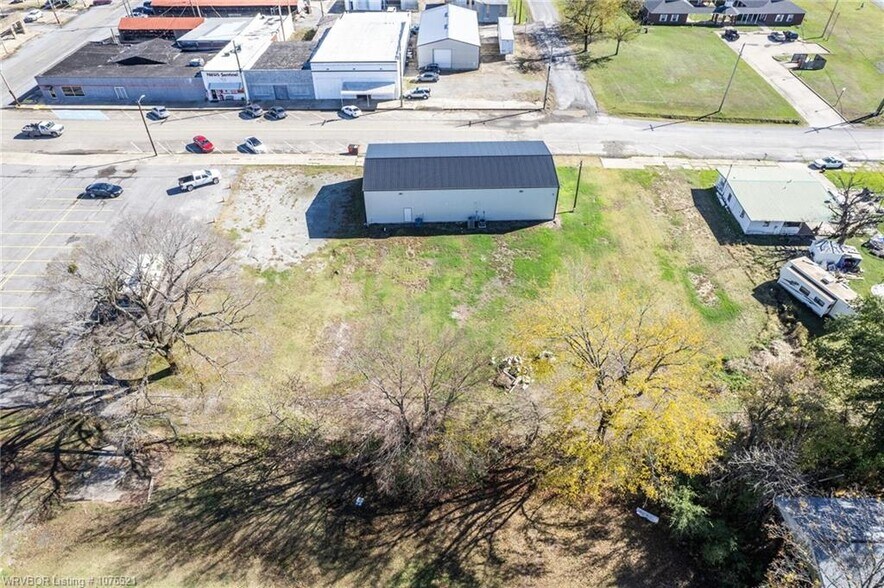 More Photos Of 209 S Broadway St, Stigler Flex For Sale