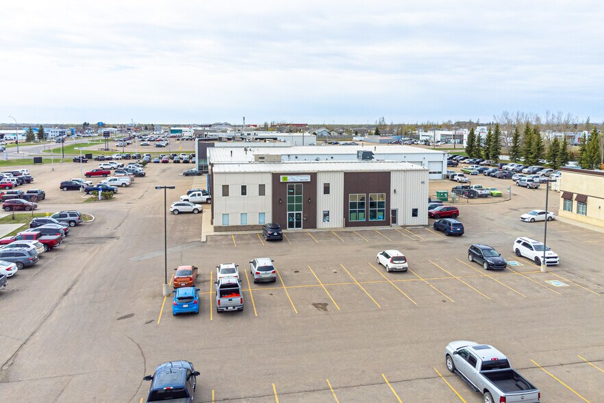 More Photos Of 2602 50 Av, Lloydminster Showroom For Sale