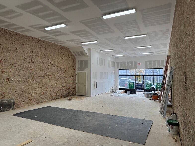 More Photos Of 10 E Washington Ave, Washington Apartments For Lease