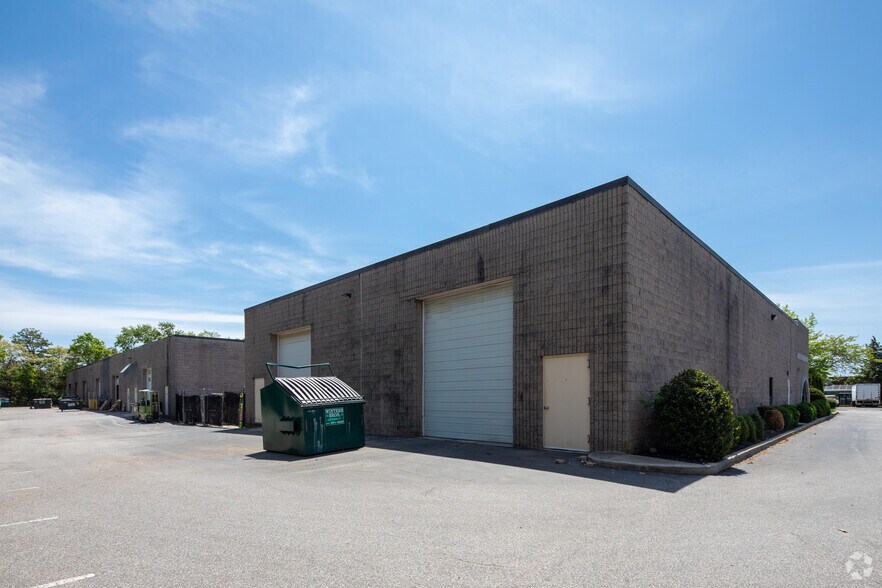 More Photos Of 331 Dante Ct, Holbrook Warehouse For Lease
