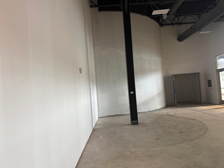 More Photos Of 15 Lund Rd, Saco Light Manufacturing For Lease