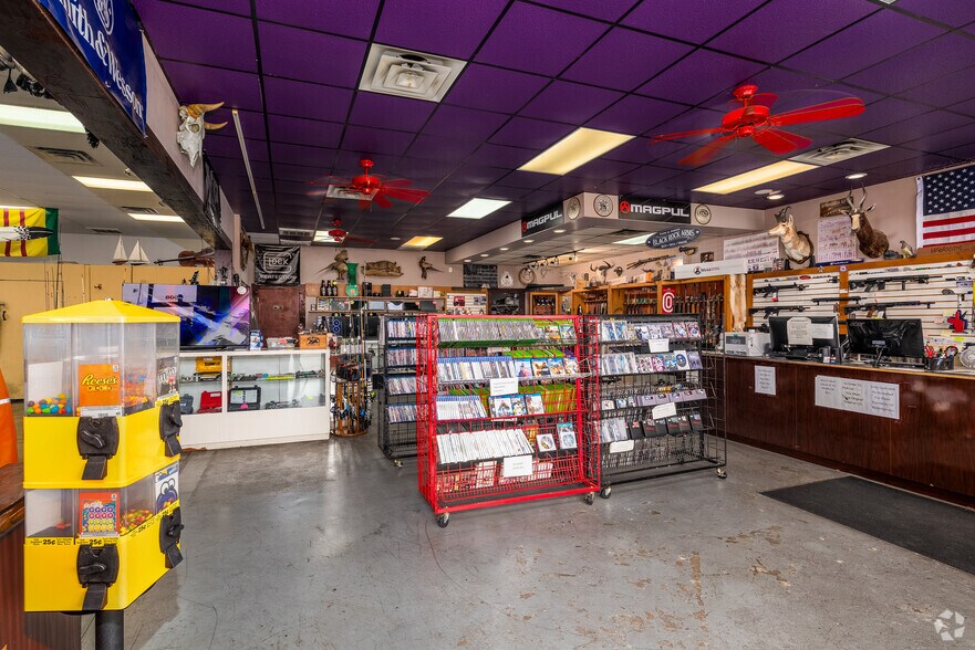 More Photos Of 800 E Aldrich Rd, Bolivar Freestanding For Lease