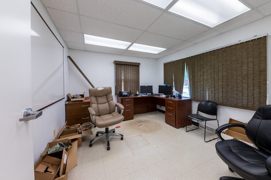 More Photos Of 123 Turkey Run Rd, Salem Distribution For Lease