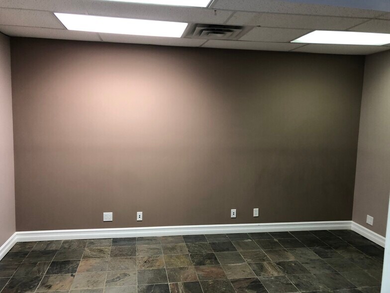 More Photos Of 104 - 138 Se, Calgary, Ab Av, Calgary Apartments For Sale