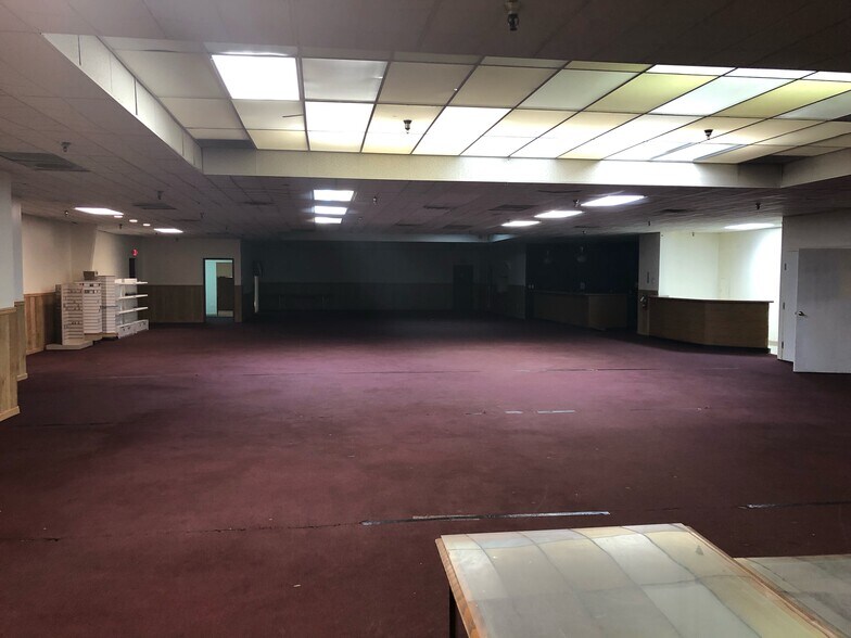 More Photos Of 1110 E Bristol Rd, Burton Medical For Lease