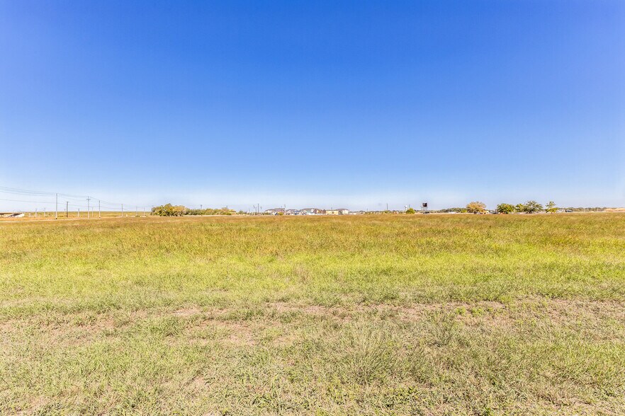 More Photos Of 2100 San Antonio Street, Lockhart Land For Sale