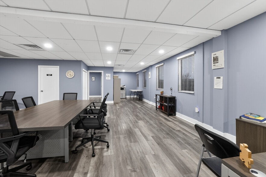 More Photos Of 1501 N Walnut St, Wilmington Office For Sale