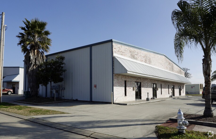 More Photos Of 200 Veterans Blvd, Kenner Warehouse For Lease