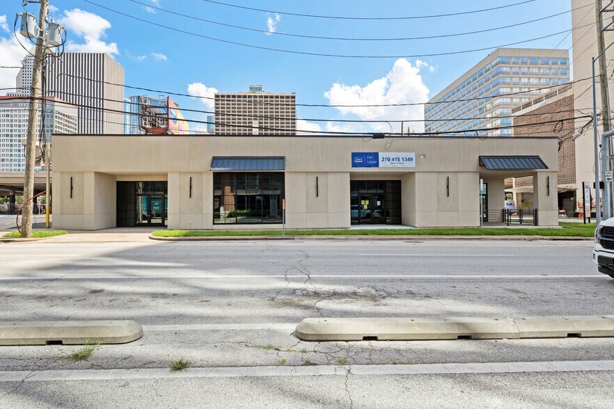 Primary Photo Of 2020 Travis St, Houston Freestanding For Lease