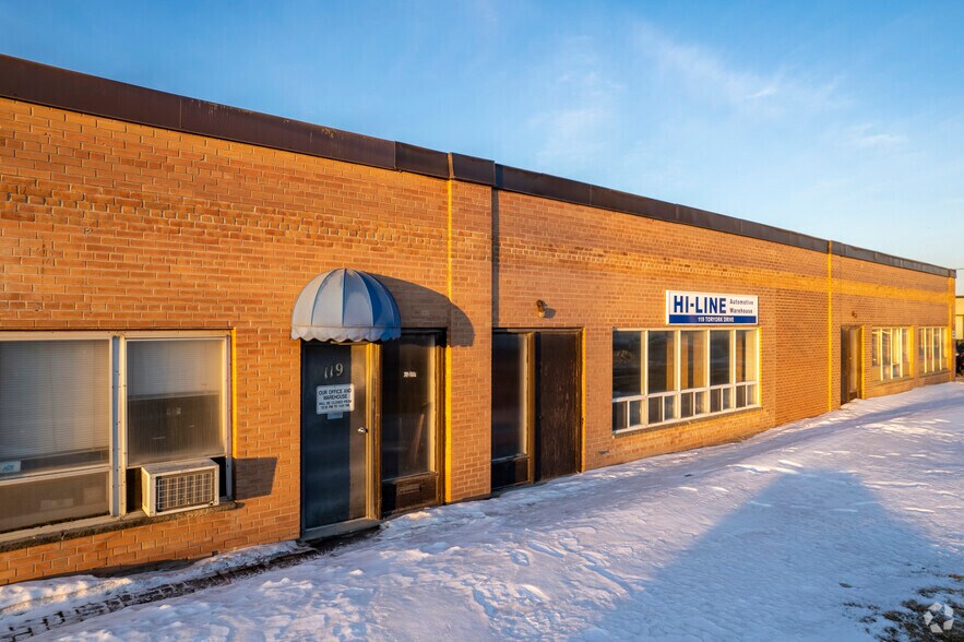 More Photos Of 119-121 Toryork Dr, Toronto Warehouse For Lease