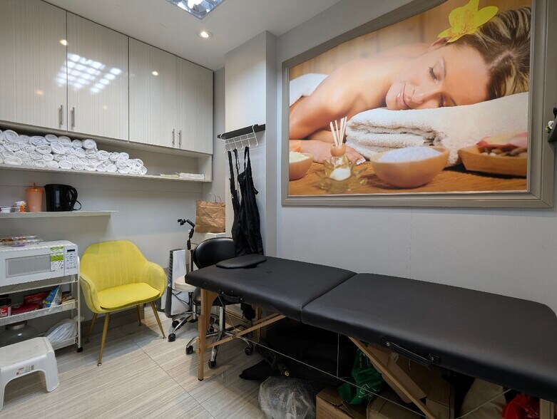 More Photos Of 409 Keele St, Toronto Storefront For Lease