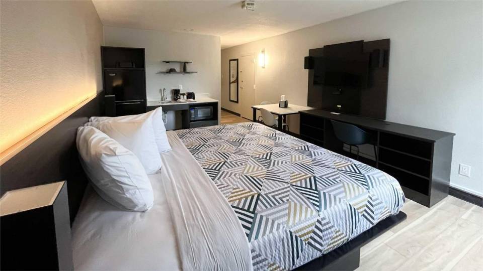 More Photos Of 3400 South St, Nacogdoches Hotel For Sale