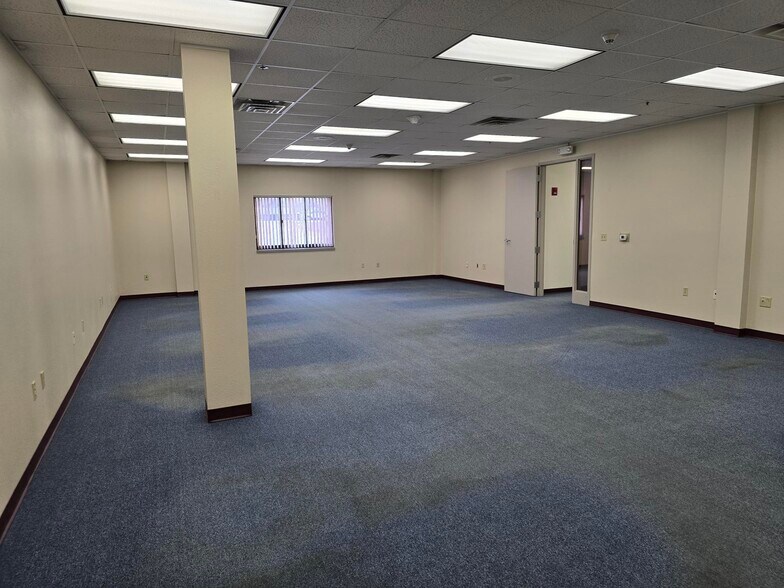 More Photos Of 601 Main St, New Town Warehouse For Lease